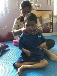 キャンプ中の様子(あぐら座位3)
